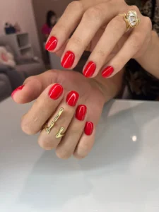 uñas cortas y rojas